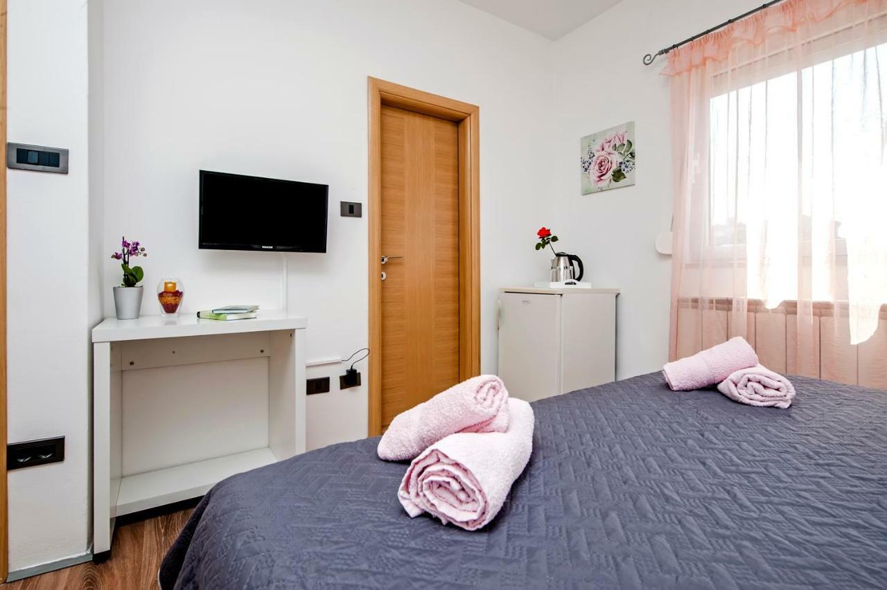 Rooms Mariana 로비니 외부 사진