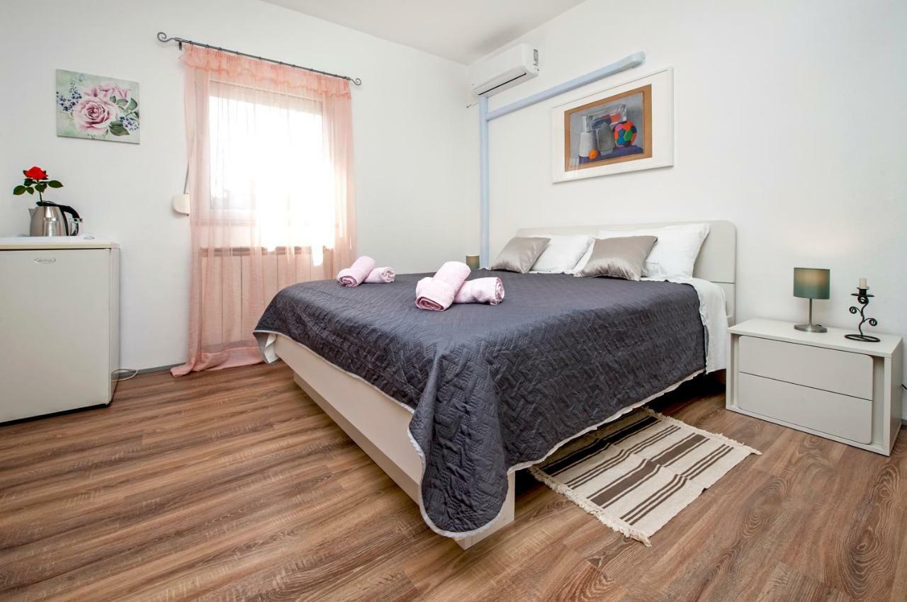 Rooms Mariana 로비니 외부 사진