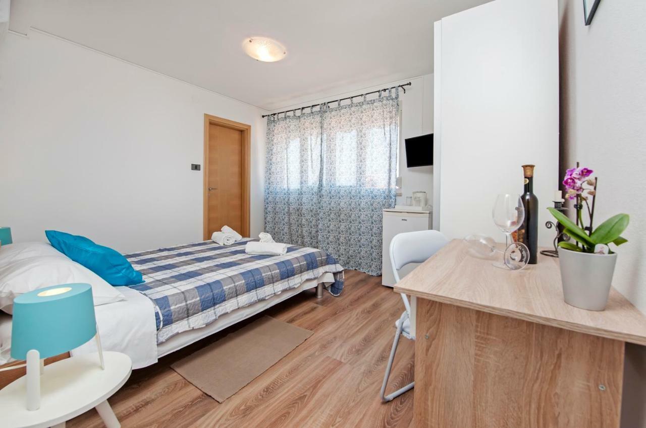 Rooms Mariana 로비니 외부 사진